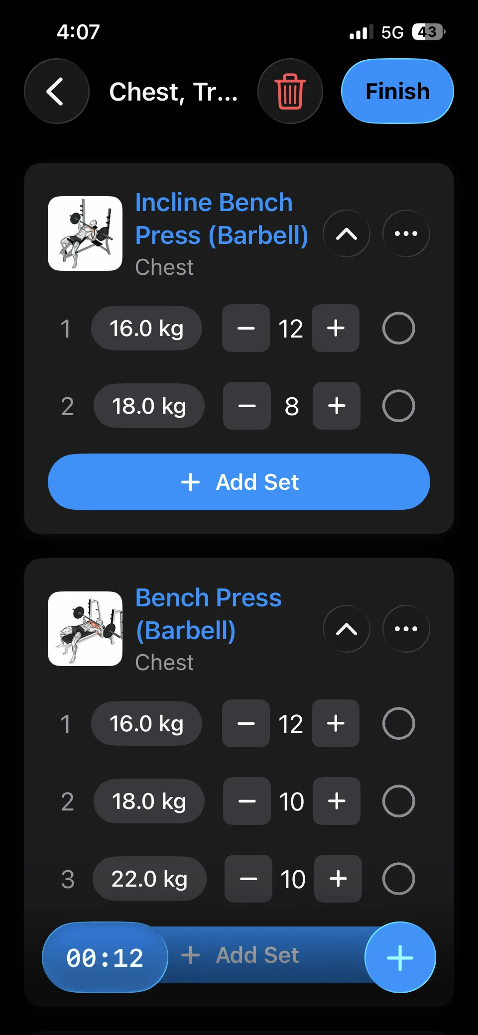 Avya workout logging screen showing set tracking